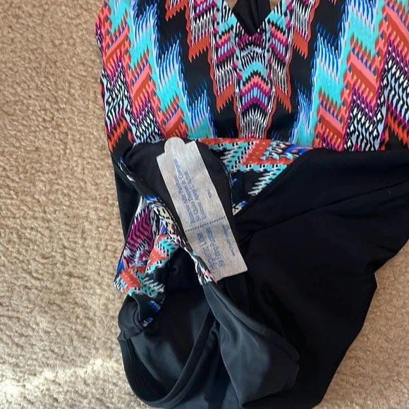 New Women’s Aqua Green Pattern Full Piece Swimsuit. Size M - Picture 6 of 7